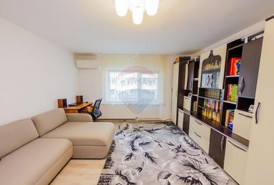 De Vanzare, Bd. Unirii, apartament cu 3 camere, boxa si garaj De Vanzare, Bd. Unirii, apartament cu 3 camere, boxa si garaj - 3