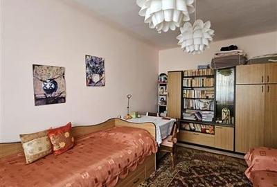 Apartament cu GRADINA SI ACOPERIS  MANSARDA DE VANZARE IN ONESTI ETJ 1 - 5