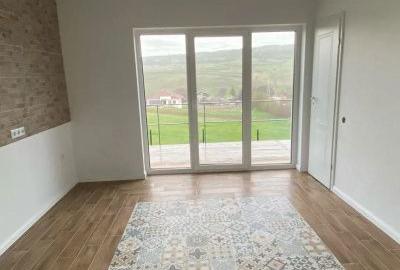 Casă cu 4 camere cu Teren 918 Mp în Baciu - 1