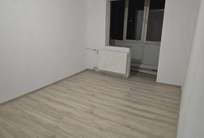 Apartament cu 4 camere semidecomandat în Dacia