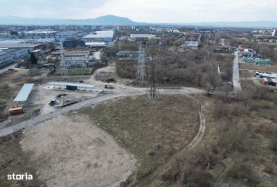 Teren de 3200 mp, în Tractorul