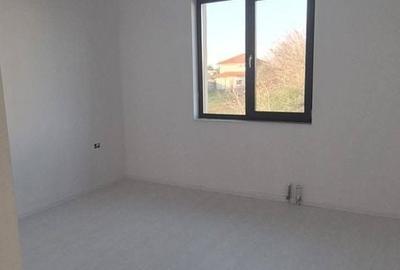 Casă cu 4 camere în Km 5 - 11
