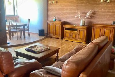 Apartament 3 camere decomandat102 mp