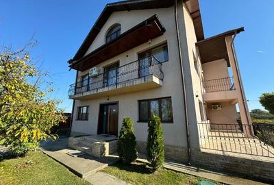 Vilă premium cu grădină spectaculoasă și casă de oaspeți - 1