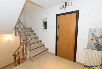 Resedinta cu atmosfera familiara,peisaj imersiv,amplasare premium,Zarnesti,Brasov - 4