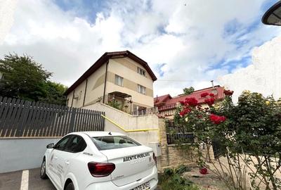 Casă cu 7 camere cu Teren 300 Mp în Piața Veche - 18