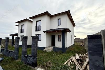 Casă cu 4 camere cu Teren 300 Mp în Moșnița Nouă