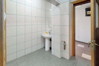 Spațiu comercial, de 79 mp, în Central - 6