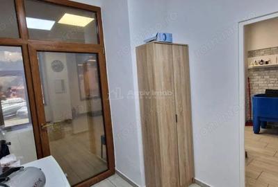 Spațiu comercial, de 50 mp, în Central - 8