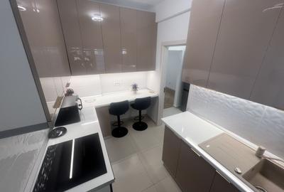 Apartament cu 4 camere semidecomandat în Unirii