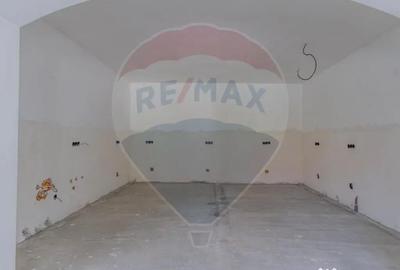 Casă cu 4 camere cu Teren 1642 Mp în Hoghiz - 9