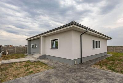 Casă cu 4 camere cu Canalizare în Săcălaz