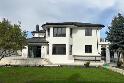 Casă cu 8 camere cu Teren 1032 Mp în Iancu Nicolae