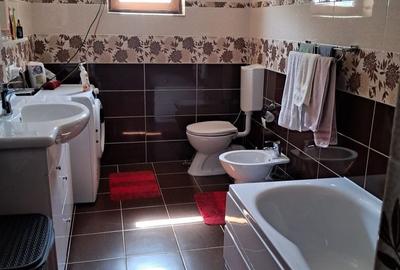 Casă cu 4 camere în Valea Seacă - 16