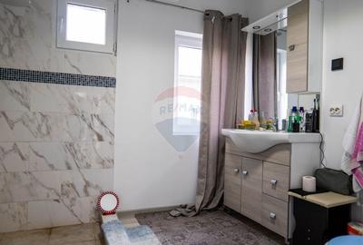 Vanzare vila si spatiu comercial, cu gradina si garaj-zona Corbii Mari - 4