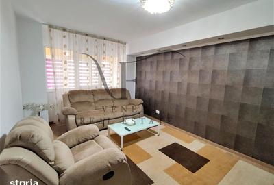 Apartament cu 3 camere semidecomandat în Centrul Civic