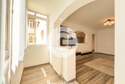 Apartament cu 4 camere decomandat, mobilat în Vasile Aaron - 3