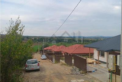 Casă cu Teren 450 Mp în Bârnova - 1