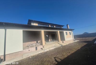 Casă cu 5 camere cu Garaj în Dumbrava Roșie - 8