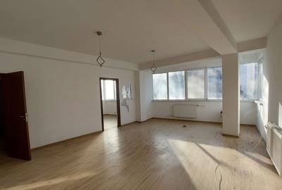 Spațiu comercial, de 75 mp, în Central - 6