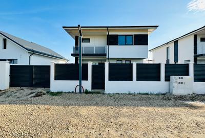 Casă cu 5 camere cu Teren 450 Mp în Berceni