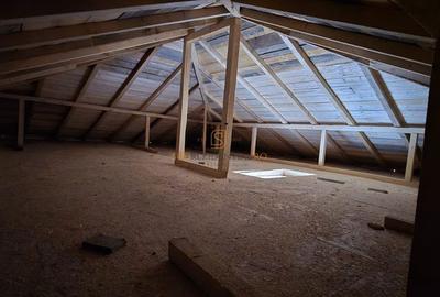 Casă cu 3 camere cu Teren 330 Mp în Berceni - 1