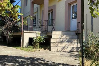 Casă cu 13 camere cu Teren 1580 Mp în Cățelu - 2