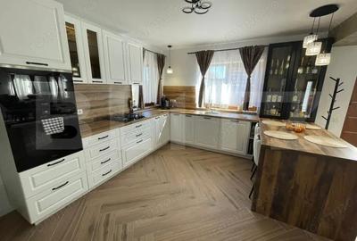 Casă cu Teren 4101 Mp în Central - 4