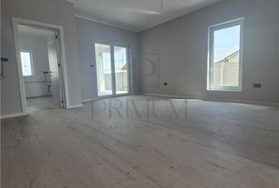 Casă cu 4 camere decomandat în Moșnița Veche