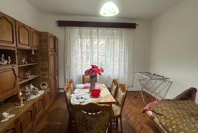Casă cu 2 camere decomandat cu Teren 198 Mp în Semicentral
