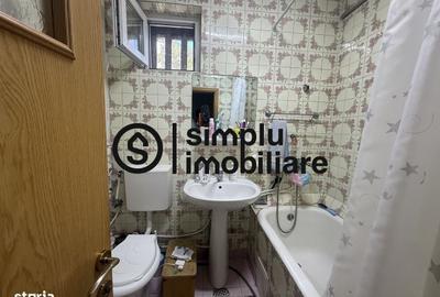 Apartament cu 3 camere semidecomandat în Rovine