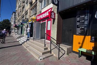 Spațiu comercial, de 36 mp, în Podu Roș