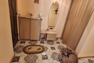 Apartament cu 3 camere decomandat în Micro 13