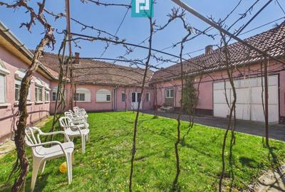 Casă individuală cu 7 camere cu Canalizare în Almaș - 1