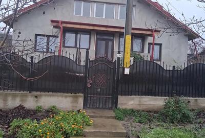 Casă cu 3 camere în Izvoru Berheciului - 4