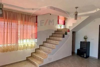 Casa / Vila cu 5 camere de vanzare - 4