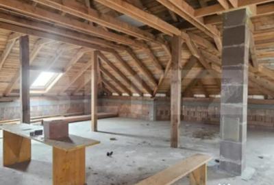 Casă cu 7 camere cu Teren 2703 Mp în Halmeu - 2