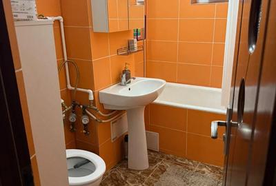 Vand apartament 2 camere etaj 1 - 8