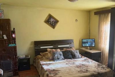 Casă cu 5 camere cu Teren 3279 Mp în Central