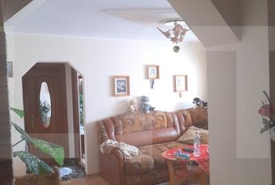 Apartament de 3 camere, etaj 3, semidecomandat, 63mp, Zona Garii