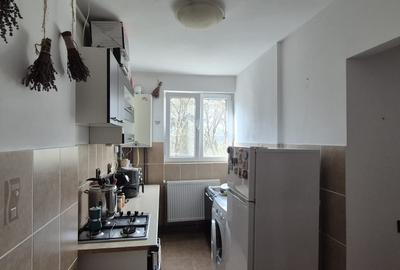Apartament cu 2 camere decomandat în Cornișa - 2