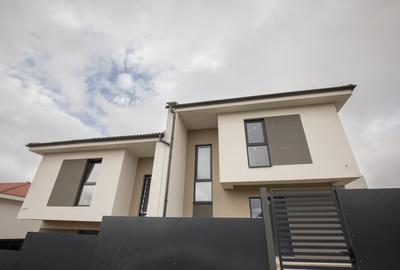 Duplex cu 6 camere cu Canalizare în Chinteni - 2