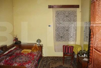 Casa tradi?ionala cu curte generoasa, in centrul localita?ii Valcele - 7