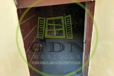 Casă cu 3 camere cu Teren 233 Mp în Central - 2