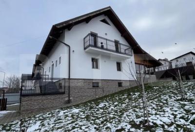 Casă cu 5 camere cu Teren 700 Mp în Ipotești - 18