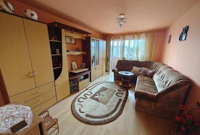 Apartament cu 2 camere decomandat în Micro 4 - 4