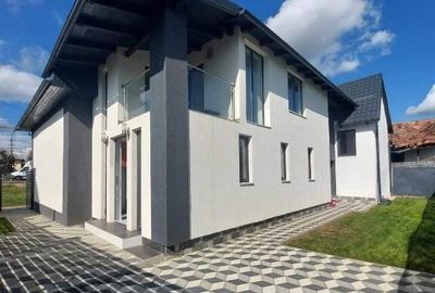 Casa Unirea formata din doua apartamente,cu doua intrari separate. - 9