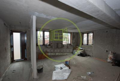 Casă individuală cu 4 camere cu Canalizare în Centrul Istoric - 7
