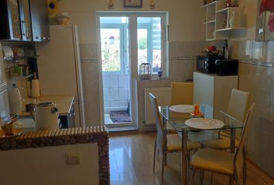 Apartament cu 2 camere decomandat în Km 5 - 13