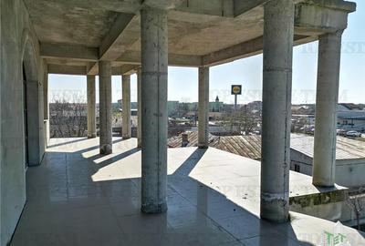 Casă cu 8 camere cu Canalizare în 1 Decembrie - 7